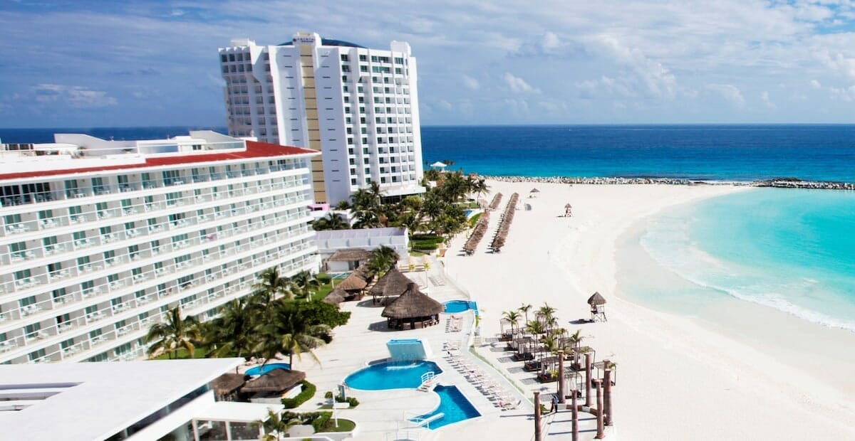 Weather in Cancun In December + Events and Things to do