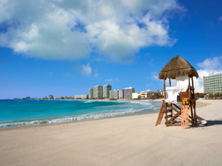 Weather in Cancun in August + Events & Things To Do LET